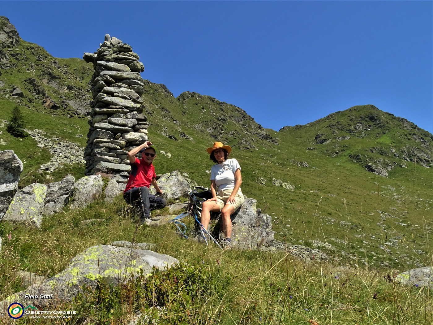 51 All'omone del sent. 101 con vista verso il Passo di Budria.JPG